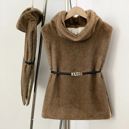 Faux fur bodywarmer met colkraag en riem