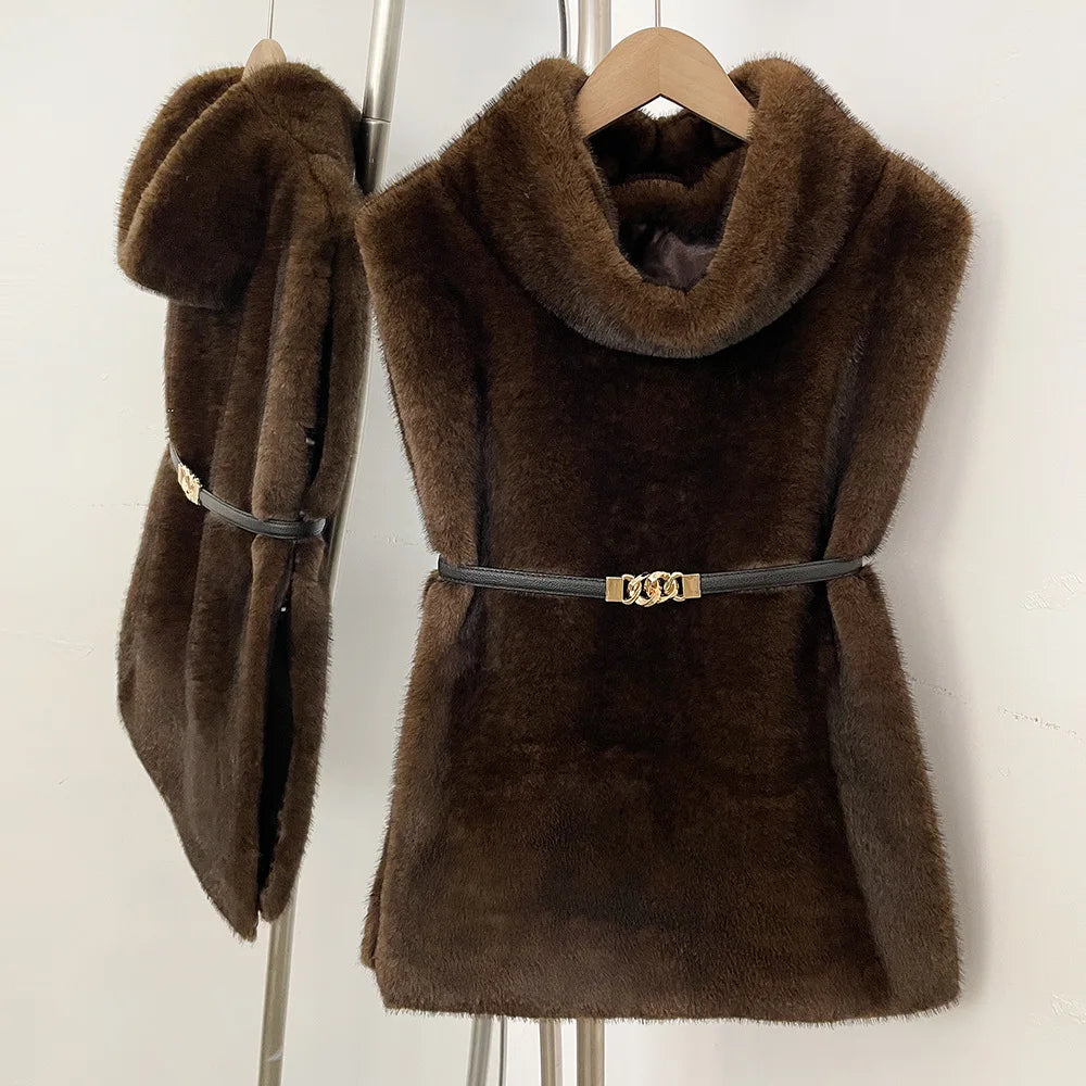 Faux fur bodywarmer met colkraag en riem
