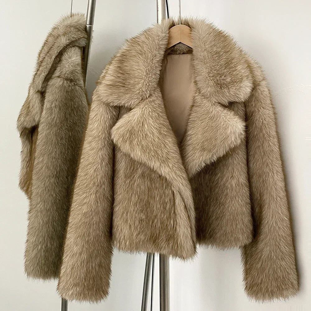 Faux fur jas met oversized kraag